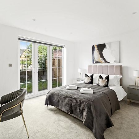Elegant Apartments In Staines L Free Onsite Parking エクステリア 写真