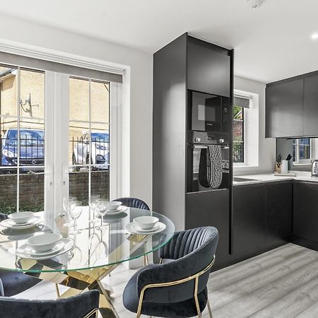 Elegant Apartments In Staines L Free Onsite Parking エクステリア 写真