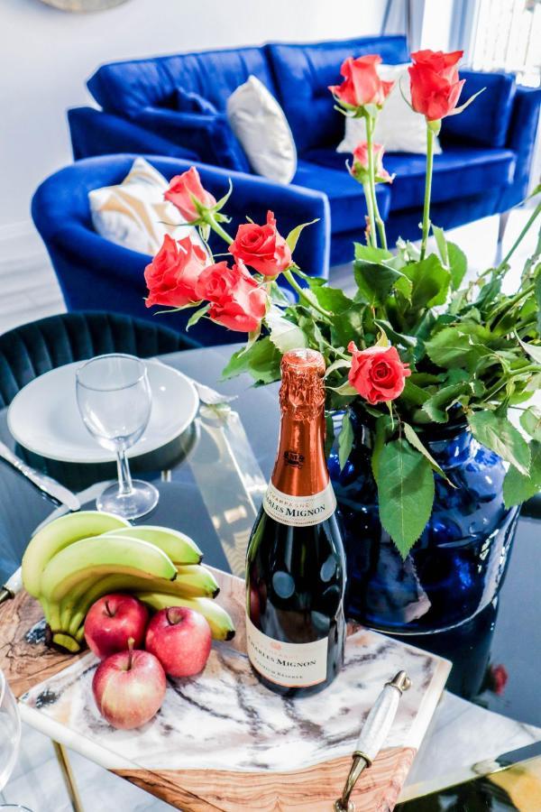 Elegant Apartments In Staines L Free Onsite Parking エクステリア 写真