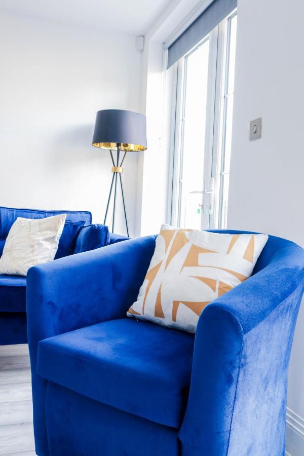 Elegant Apartments In Staines L Free Onsite Parking エクステリア 写真