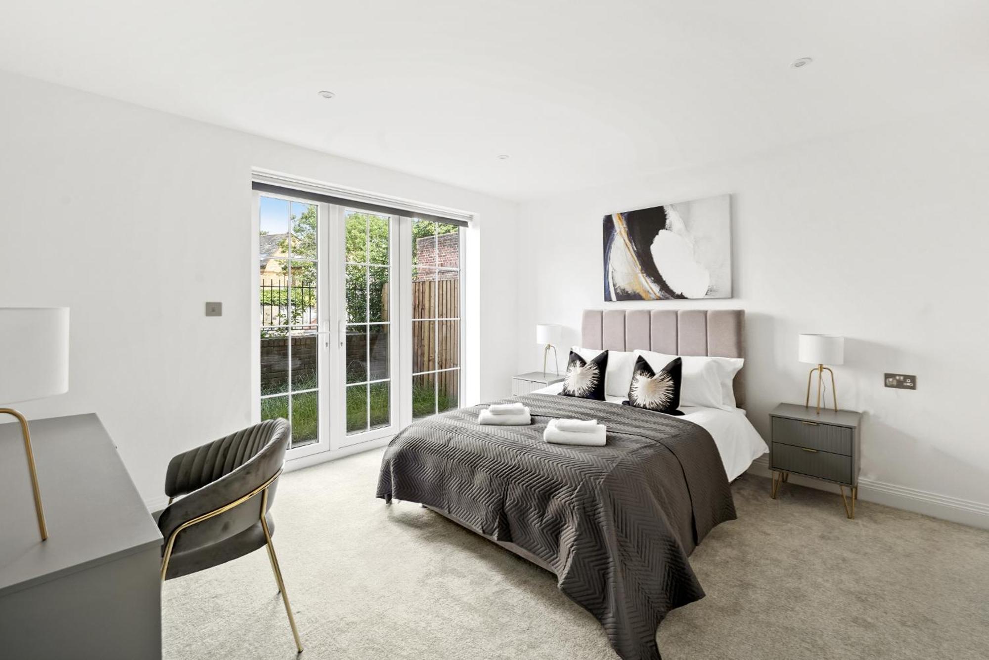 Elegant Apartments In Staines L Free Onsite Parking エクステリア 写真