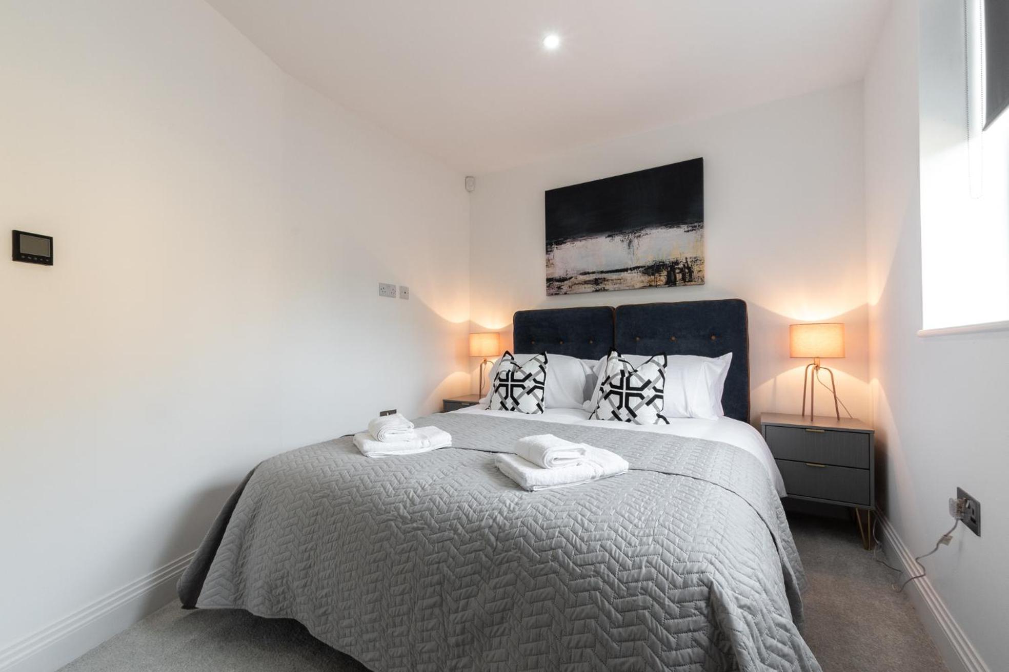 Elegant Apartments In Staines L Free Onsite Parking エクステリア 写真
