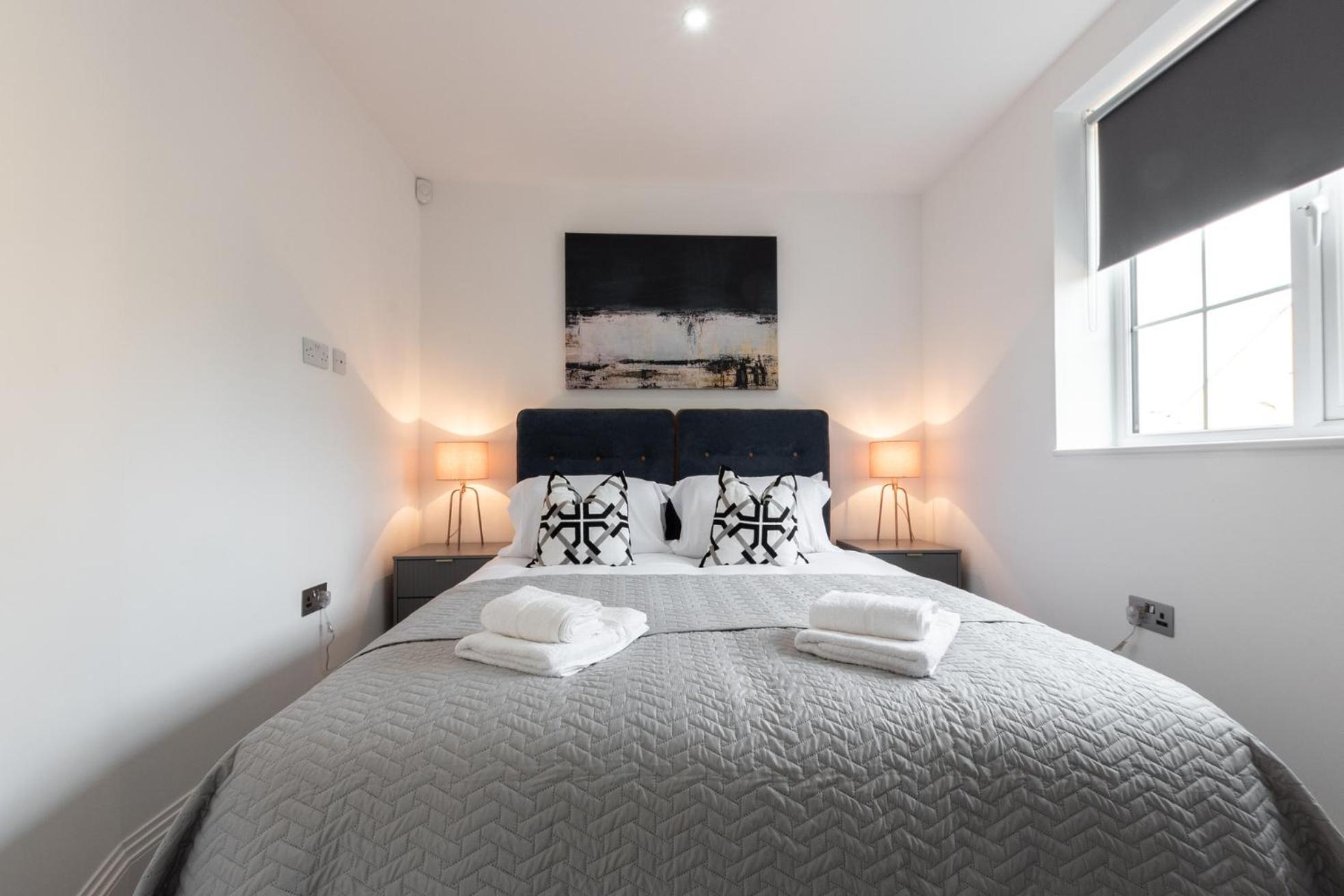 Elegant Apartments In Staines L Free Onsite Parking エクステリア 写真