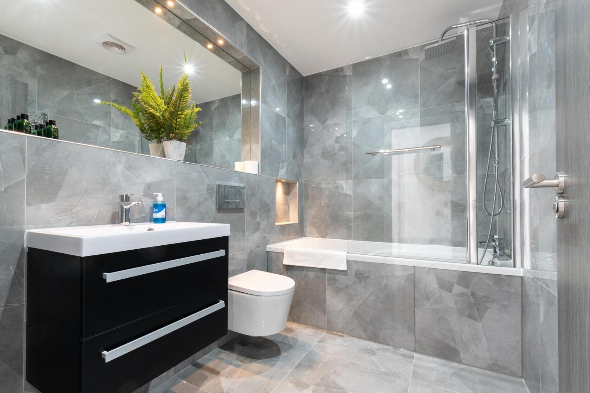 Elegant Apartments In Staines L Free Onsite Parking エクステリア 写真